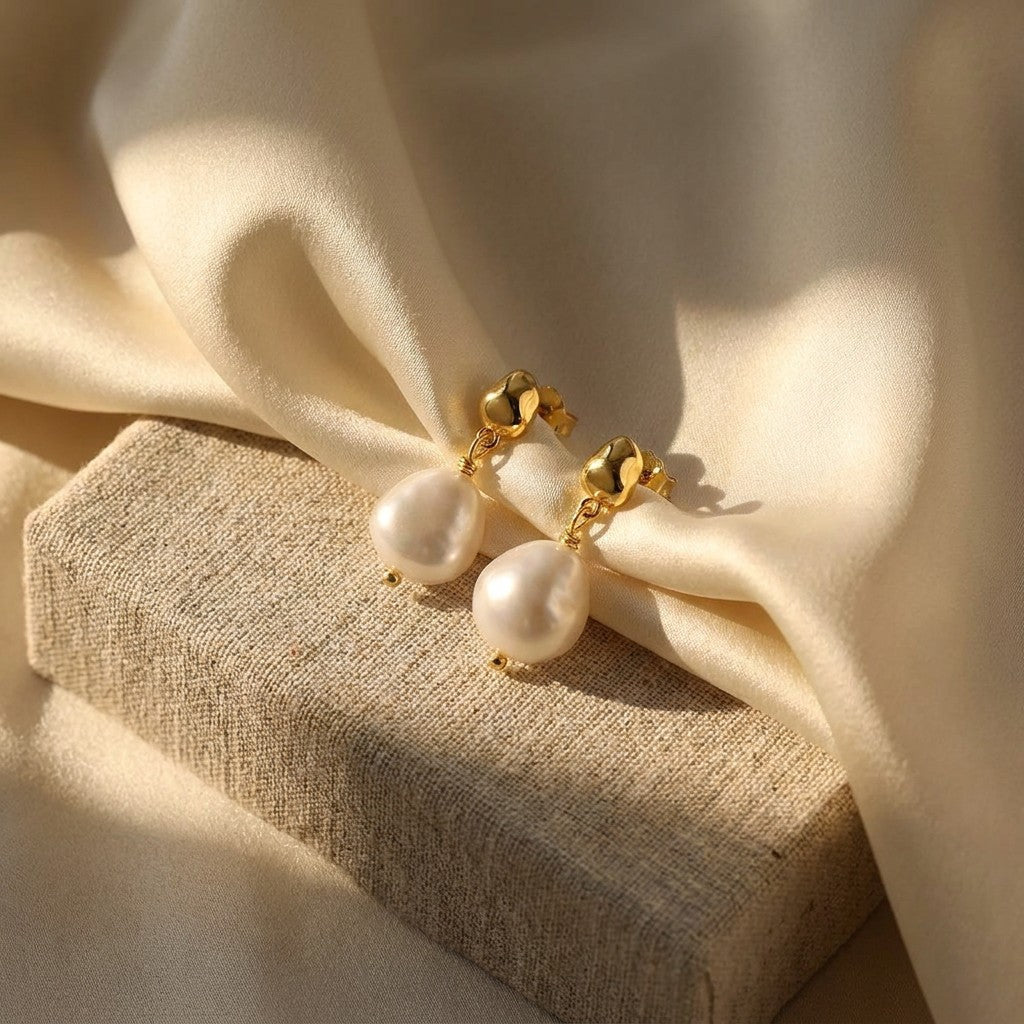 gold-baroque-pearl-drop-earrings-luna-drift-detail-shot