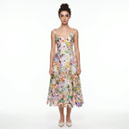 multicolor-floral-tapestry-front-model-iris-tapestry