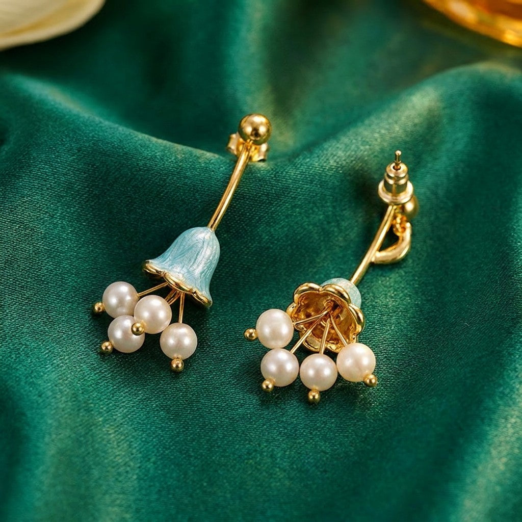 sky-blue-pearl-gold-plated-brass-earrings-closeup-detail-fleur-de-fortune